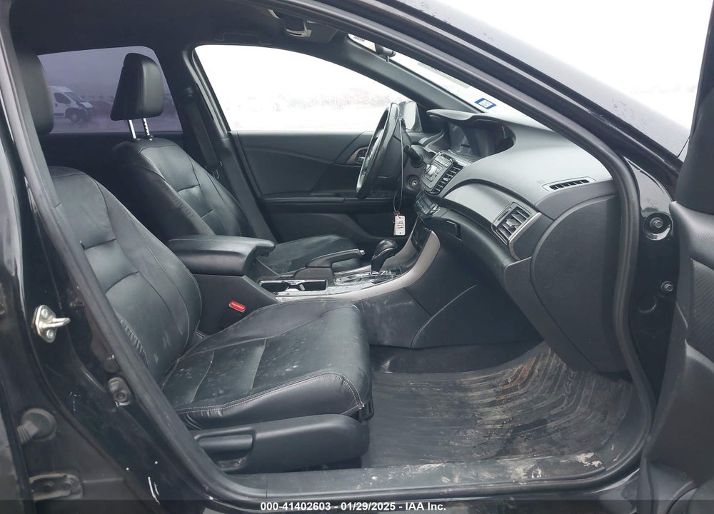 2016 HONDA ACCORD VIN: 1HGCR2F56GA205832