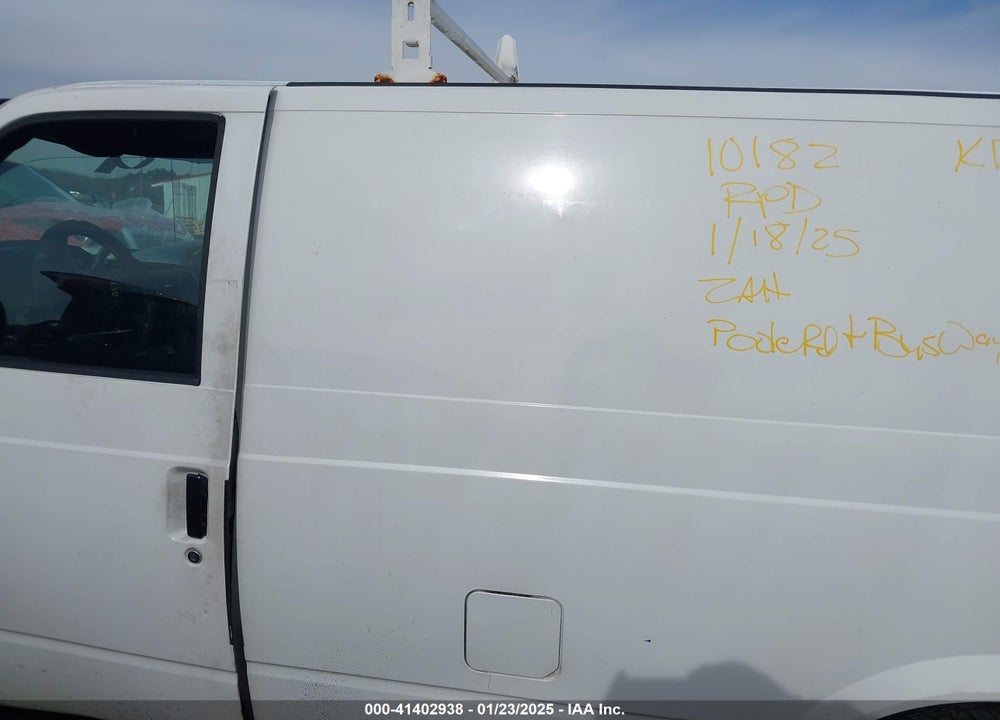 1998 GMC SAFARI STANDARD VIN: 1GTDM19W5WB533168