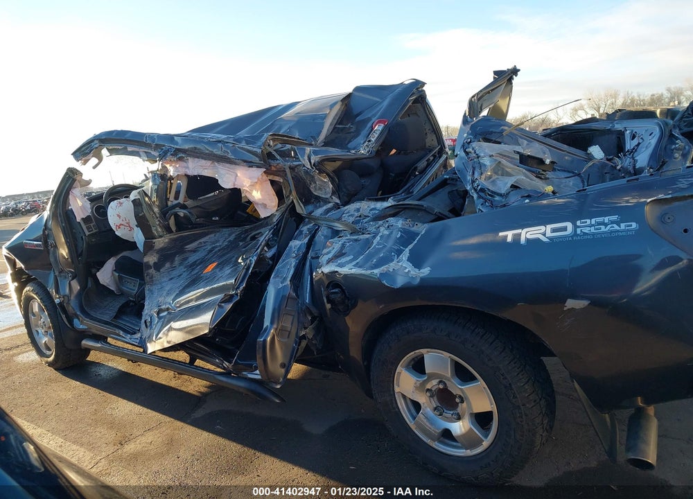 2011 TOYOTA TUNDRA GRADE 5.7L V8 VIN: 5TFEY5F12BX112353