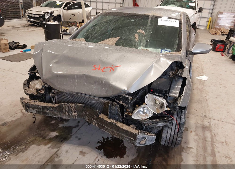 2016 HYUNDAI ELANTRA VIN: 5NPDH4AE6GH782393