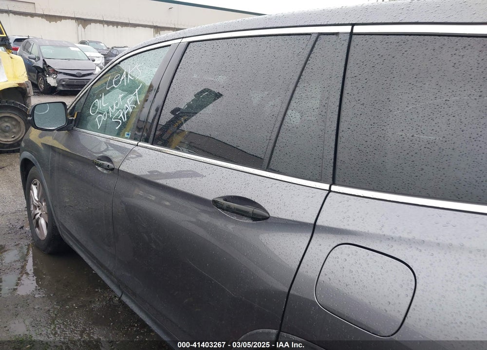 2018 HONDA PILOT LX VIN: 5FNYF5H14JB013669