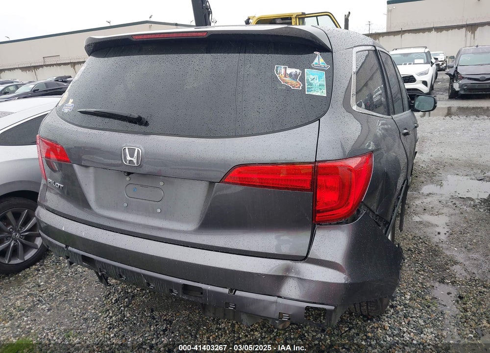 2018 HONDA PILOT LX VIN: 5FNYF5H14JB013669