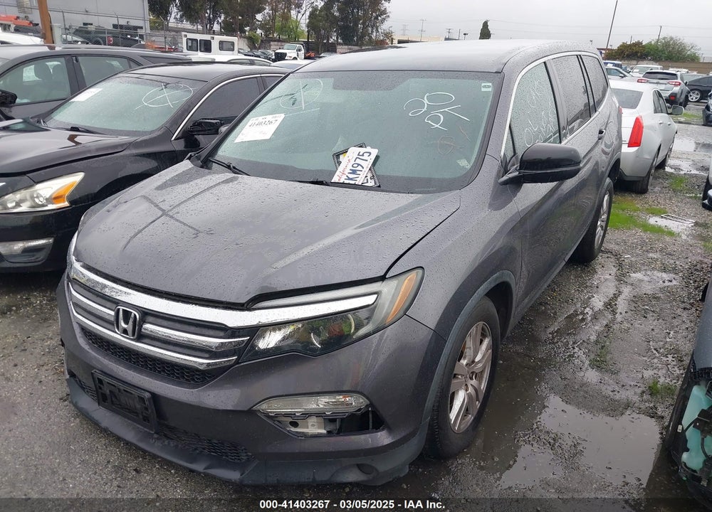 2018 HONDA PILOT LX VIN: 5FNYF5H14JB013669