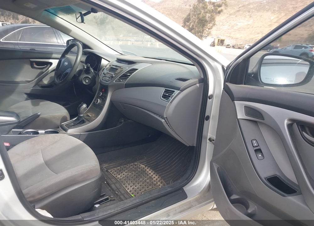 2015 HYUNDAI ELANTRA VIN: 5NPDH4AE5FH608782
