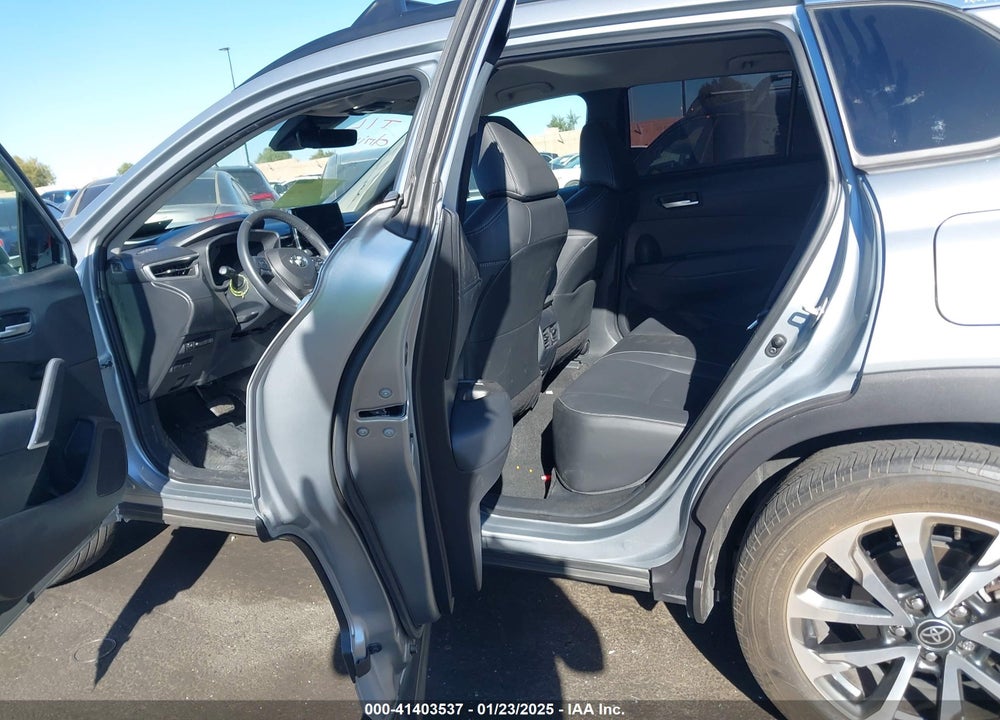 2023 TOYOTA COROLLA CROSS XLE VIN: 7MUEAABG2PV050267