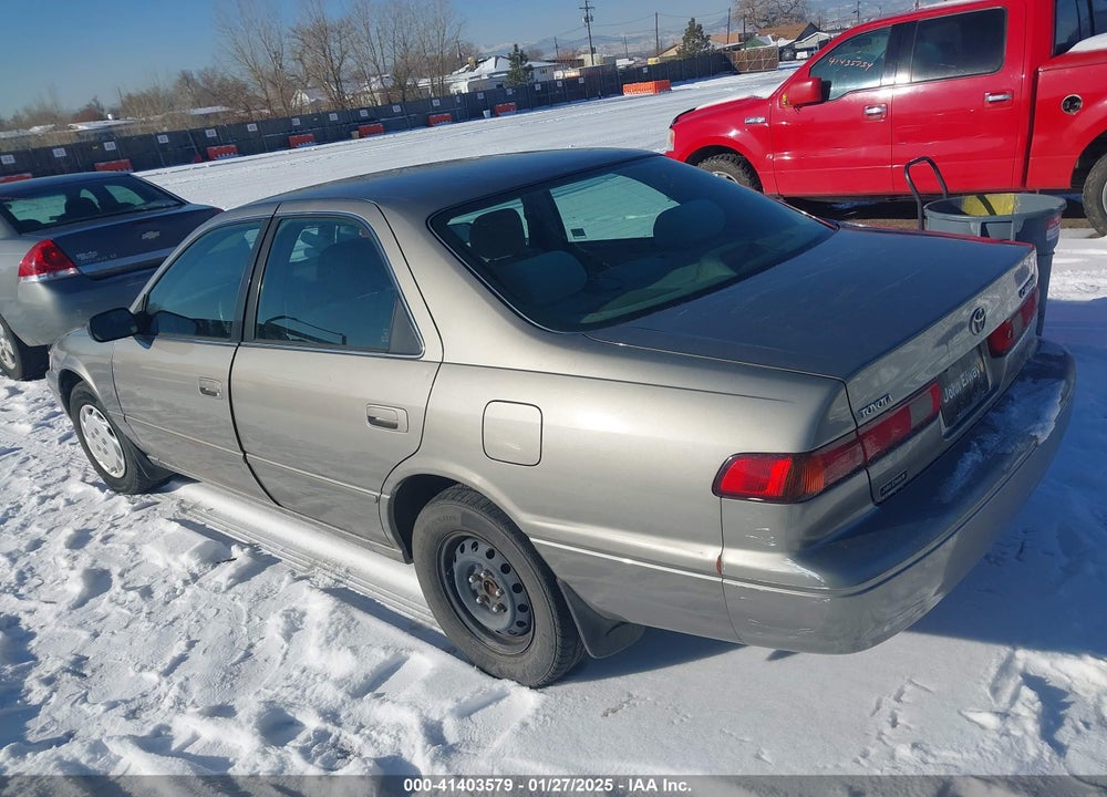 1999 TOYOTA CAMRY LE VIN: JT2BG22K7X0300619