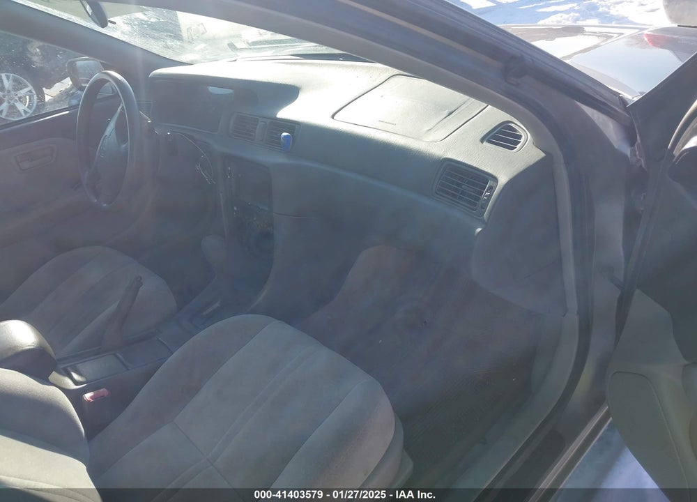 1999 TOYOTA CAMRY LE VIN: JT2BG22K7X0300619