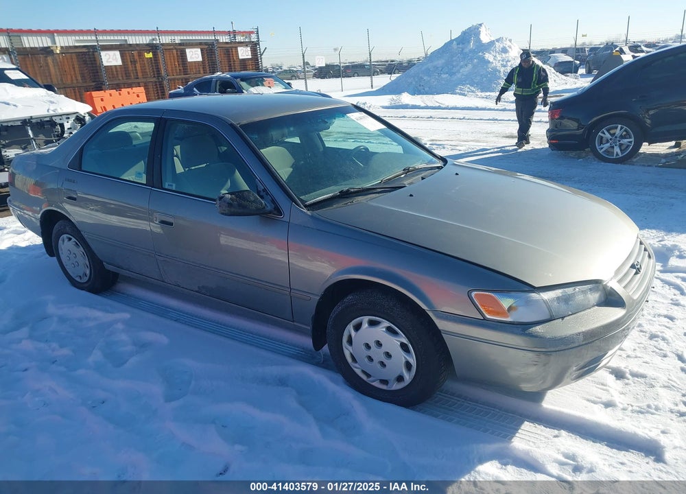 1999 TOYOTA CAMRY LE VIN: JT2BG22K7X0300619