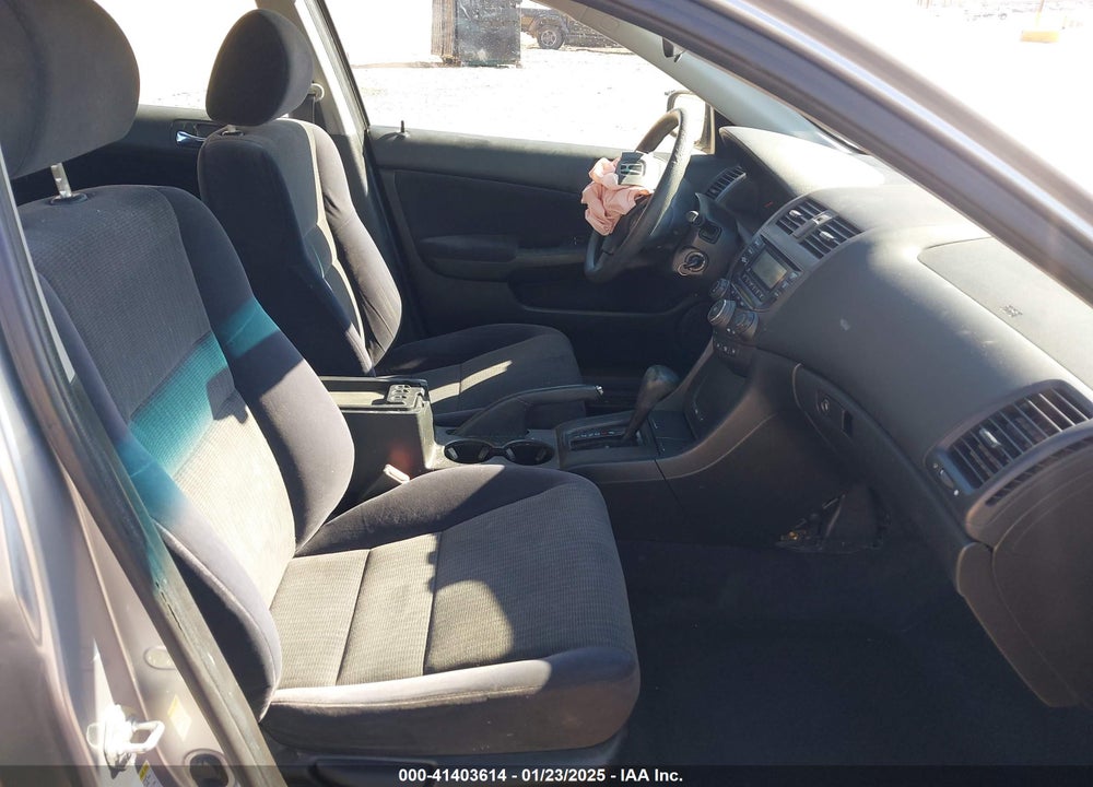 2005 HONDA ACCORD 2.4 LX VIN: JHMCM56425C002412