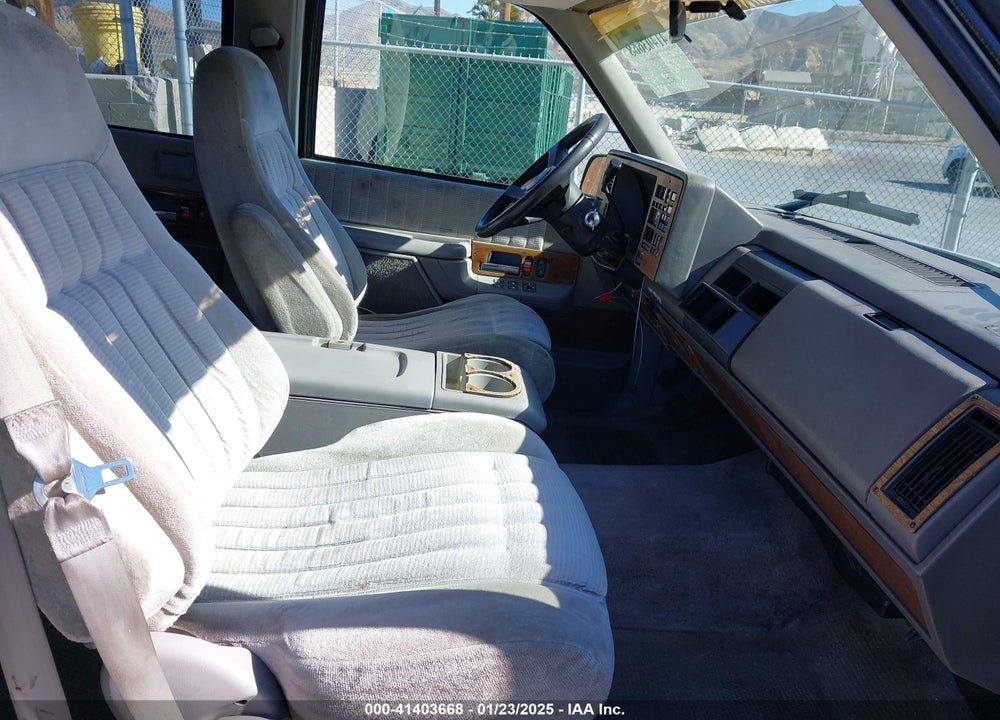 1994 GMC SUBURBAN C1500 VIN: 1GKEC16K9RJ715298