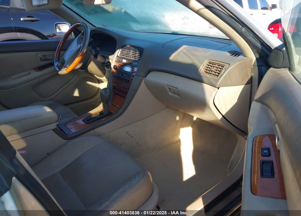 2001 LEXUS ES 300 VIN: JT8BF28G210315452