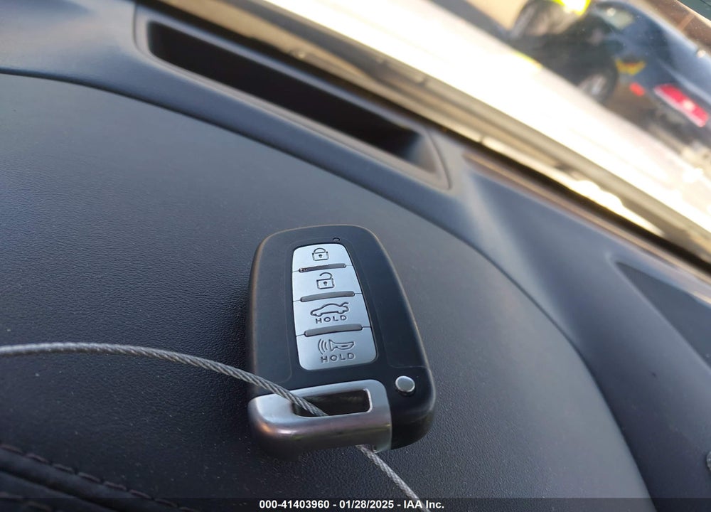 2016 HYUNDAI GENESIS VIN: KMHGN4JE5GU112812