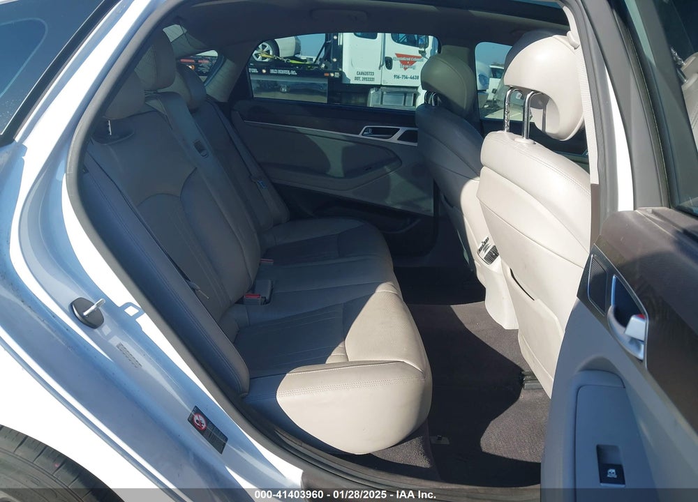 2016 HYUNDAI GENESIS VIN: KMHGN4JE5GU112812