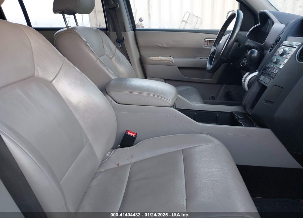 2011 HONDA PILOT EX-L VIN: 5FNYF3H53BB020296