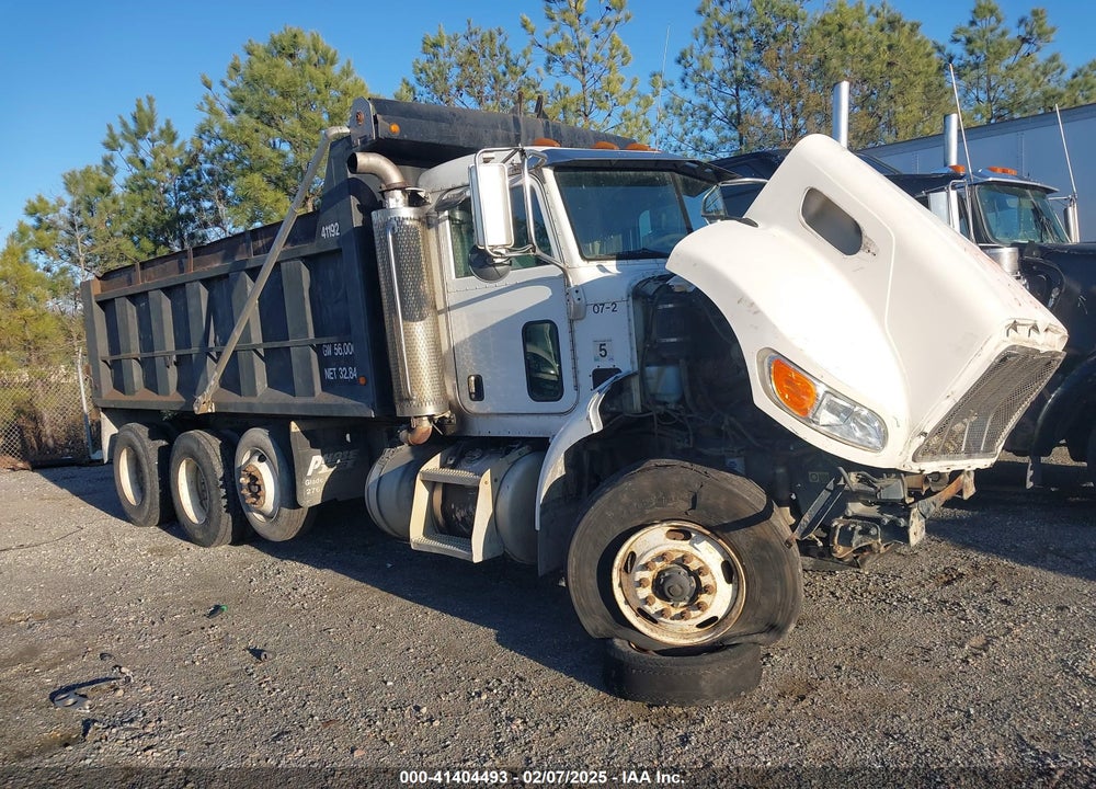 2007 PETERBILT 335 VIN: 2NPLLZ9X97M689180