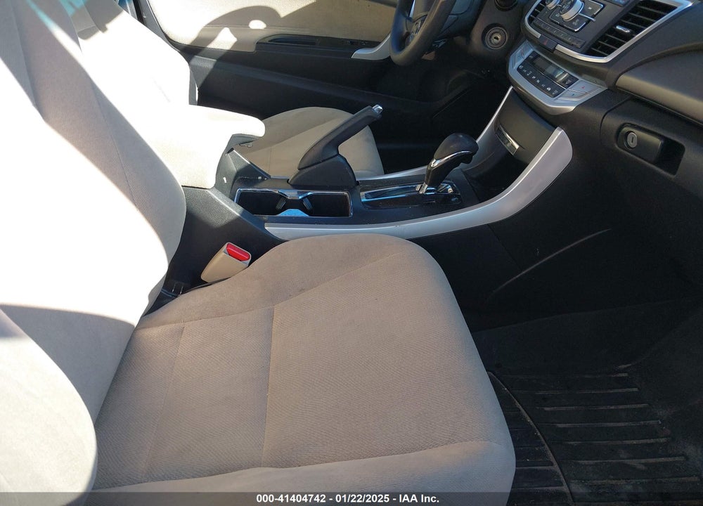 2013 HONDA ACCORD VIN: 1HGCT1B37DA021575
