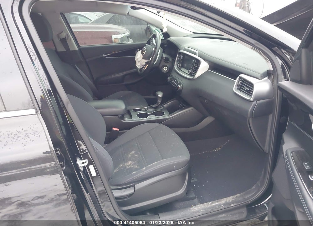 2019 KIA SORENTO VIN: 5XYPGDA38KG575647