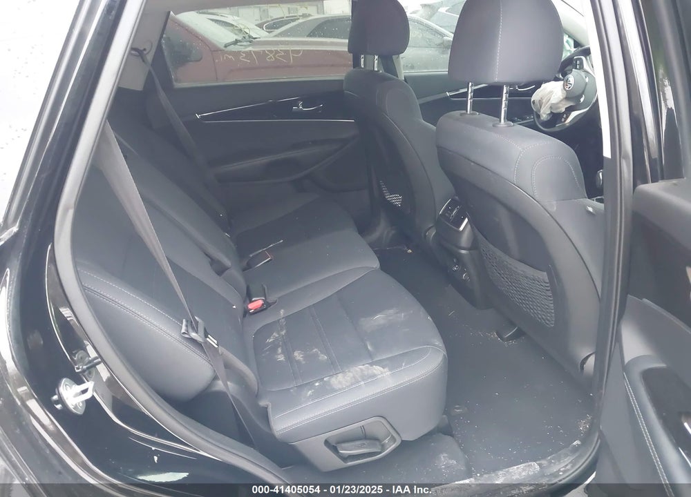 2019 KIA SORENTO VIN: 5XYPGDA38KG575647