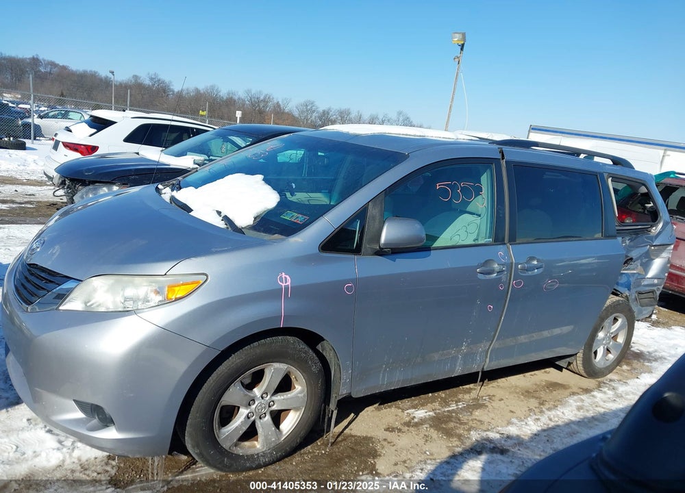 2014 TOYOTA SIENNA LE V6 8 PASSENGER VIN: 5TDKK3DC9ES413354
