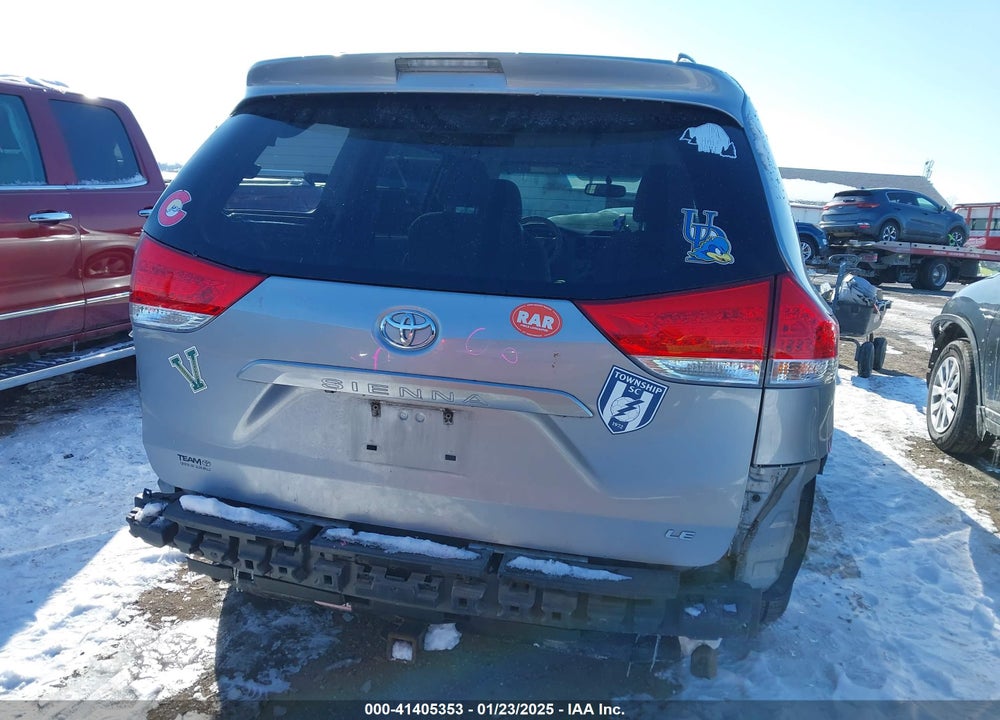 2014 TOYOTA SIENNA LE V6 8 PASSENGER VIN: 5TDKK3DC9ES413354