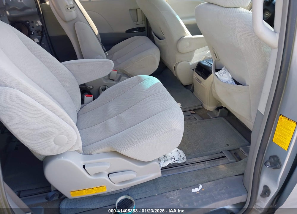 2014 TOYOTA SIENNA LE V6 8 PASSENGER VIN: 5TDKK3DC9ES413354