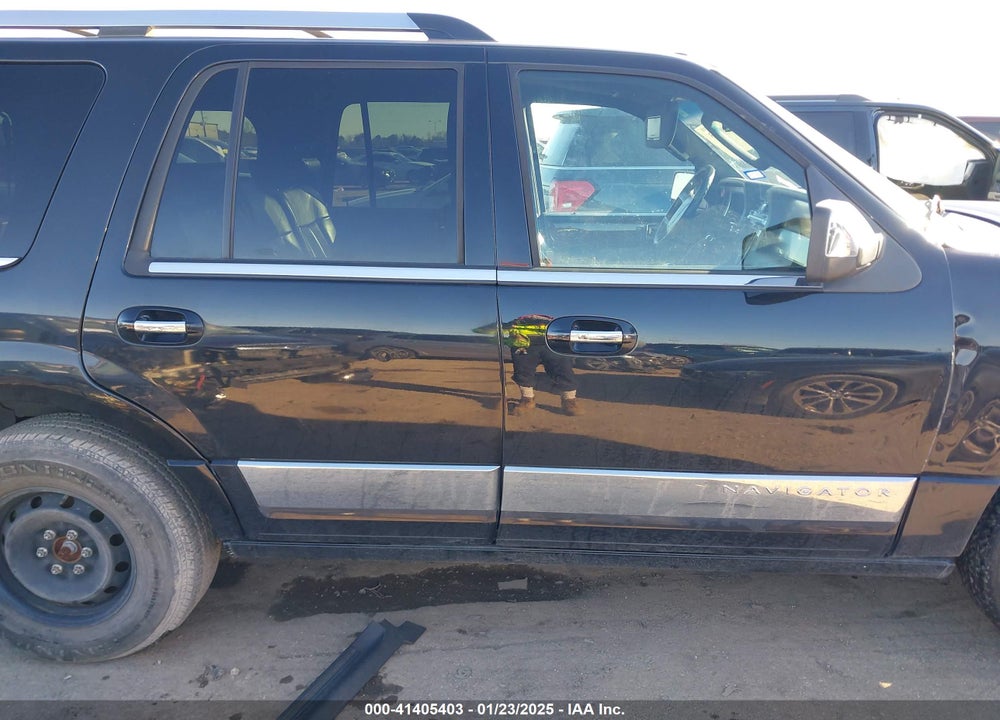 2011 LINCOLN NAVIGATOR VIN: 5LMJJ2H58BEJ05719