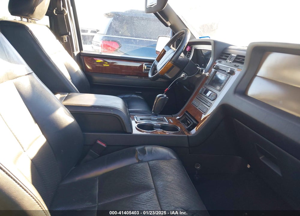 2011 LINCOLN NAVIGATOR VIN: 5LMJJ2H58BEJ05719