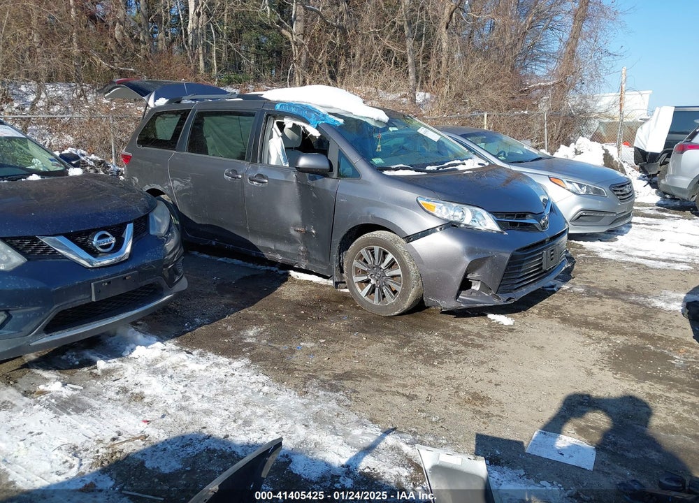 2018 TOYOTA SIENNA LE 7 PASSENGER VIN: 5TDJZ3DC1JS201842