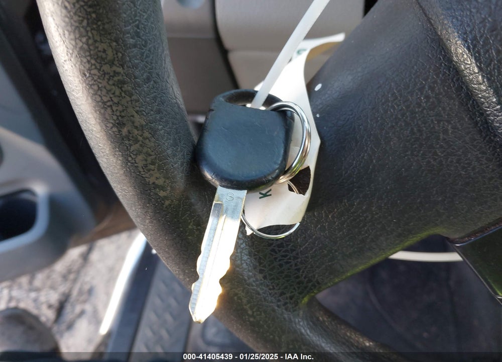 2005 FORD F-150 STX/XLT VIN: 1FTRF04W75KB45441