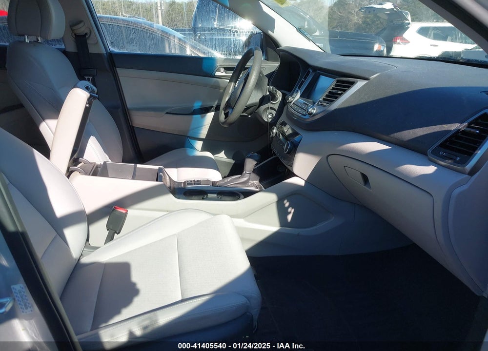 2018 HYUNDAI TUCSON VIN: KM8J33A43JU798580