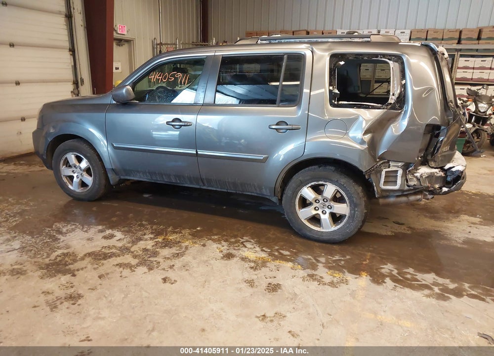 2011 HONDA PILOT EX VIN: 5FNYF4H4XBB044155