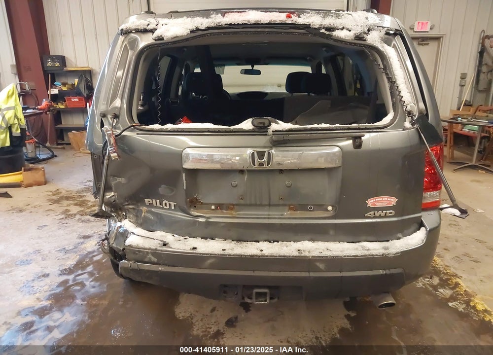 2011 HONDA PILOT EX VIN: 5FNYF4H4XBB044155