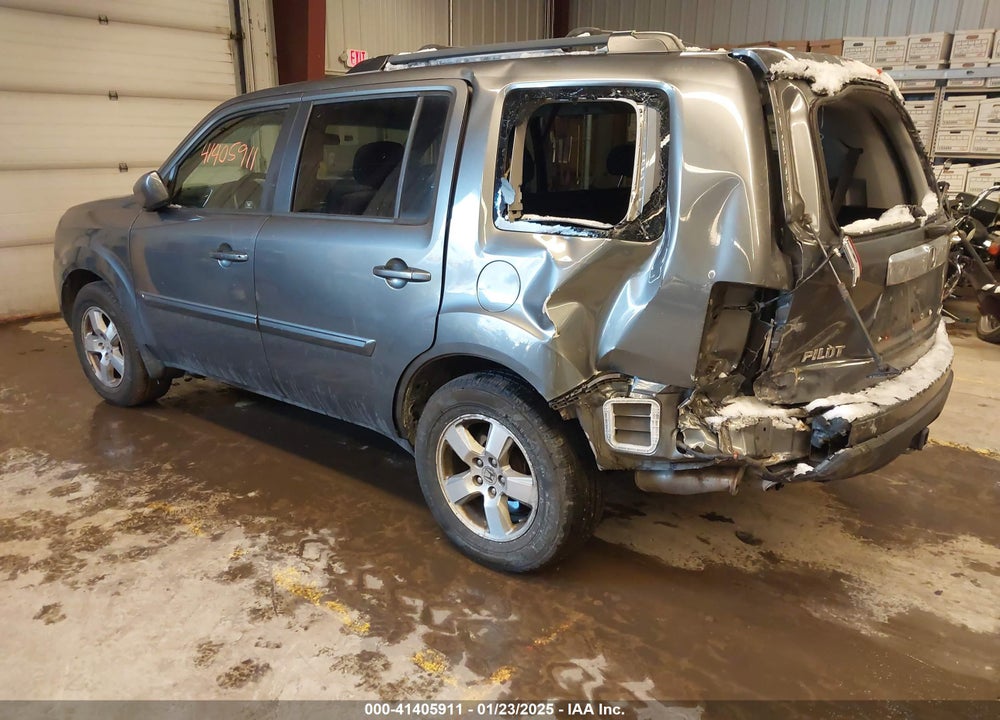 2011 HONDA PILOT EX VIN: 5FNYF4H4XBB044155