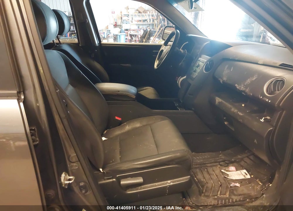 2011 HONDA PILOT EX VIN: 5FNYF4H4XBB044155