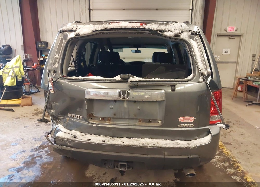 2011 HONDA PILOT EX VIN: 5FNYF4H4XBB044155