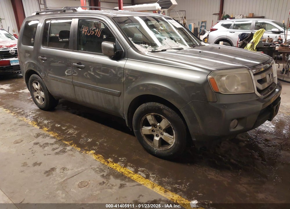 2011 HONDA PILOT EX VIN: 5FNYF4H4XBB044155