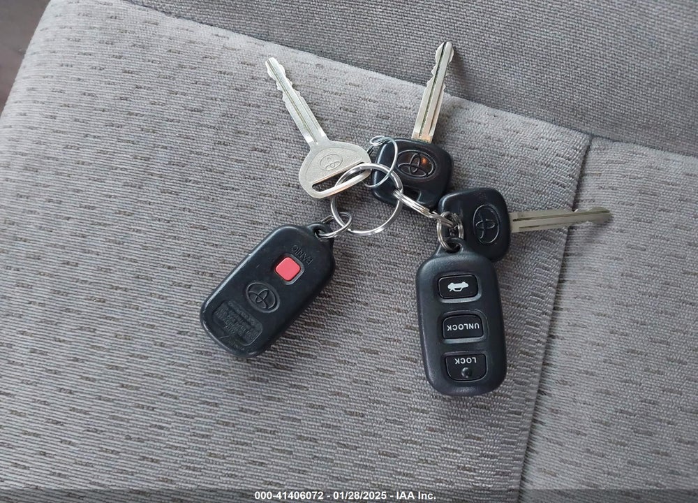2003 TOYOTA CAMRY LE VIN: 4T1BE32K03U157370
