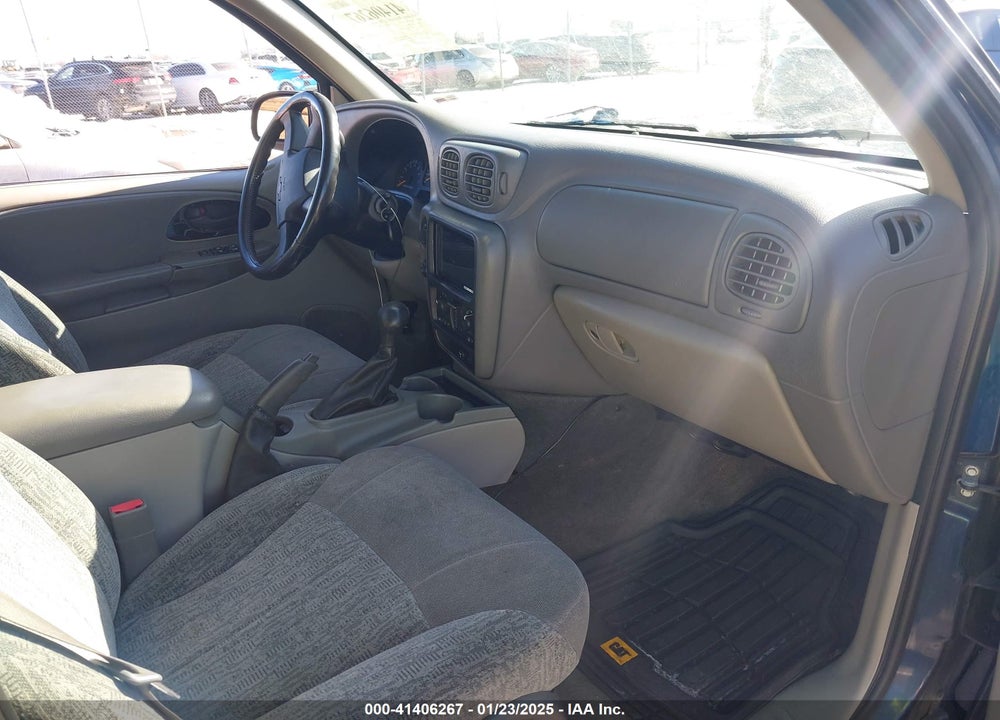 2003 CHEVROLET TRAILBLAZER LS VIN: 1GNDT13S932138180