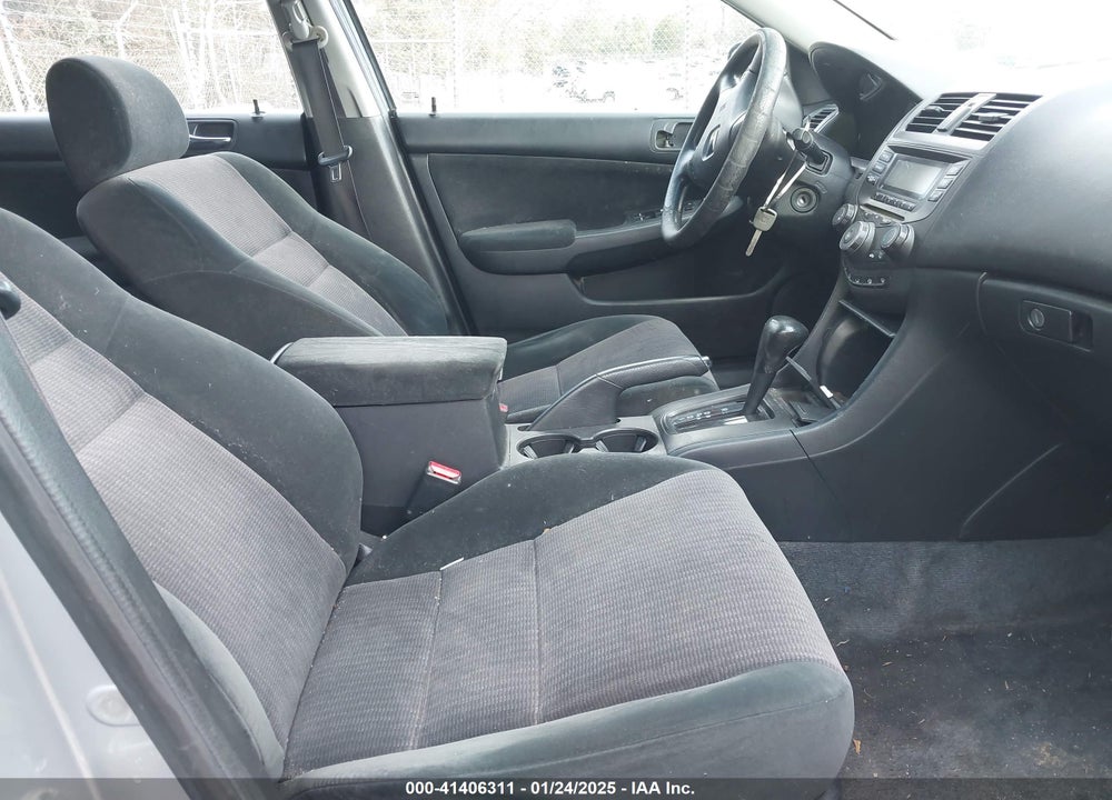 2005 HONDA ACCORD 2.4 LX VIN: 1HGCM56405A022477