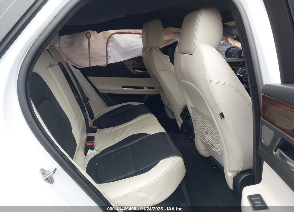 2018 JAGUAR XF VIN: SAJBG4FV9JCY55697