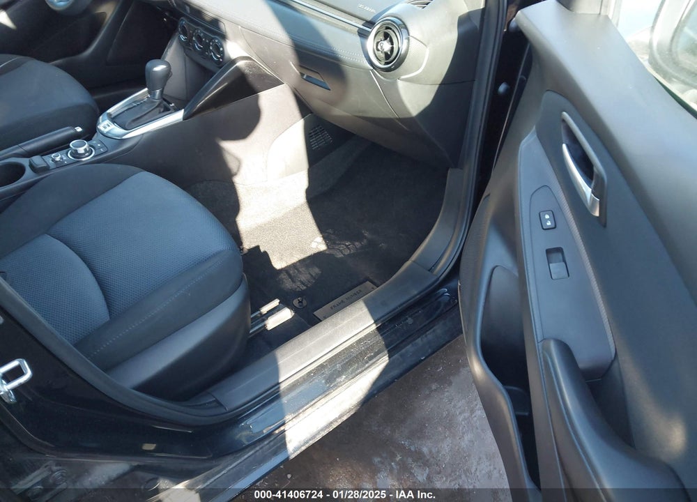 2016 SCION IA VIN: 3MYDLBZV3GY132013