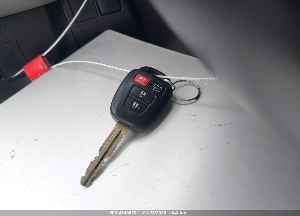 2016 TOYOTA RAV4 XLE VIN: 2T3WFREVXGW302855