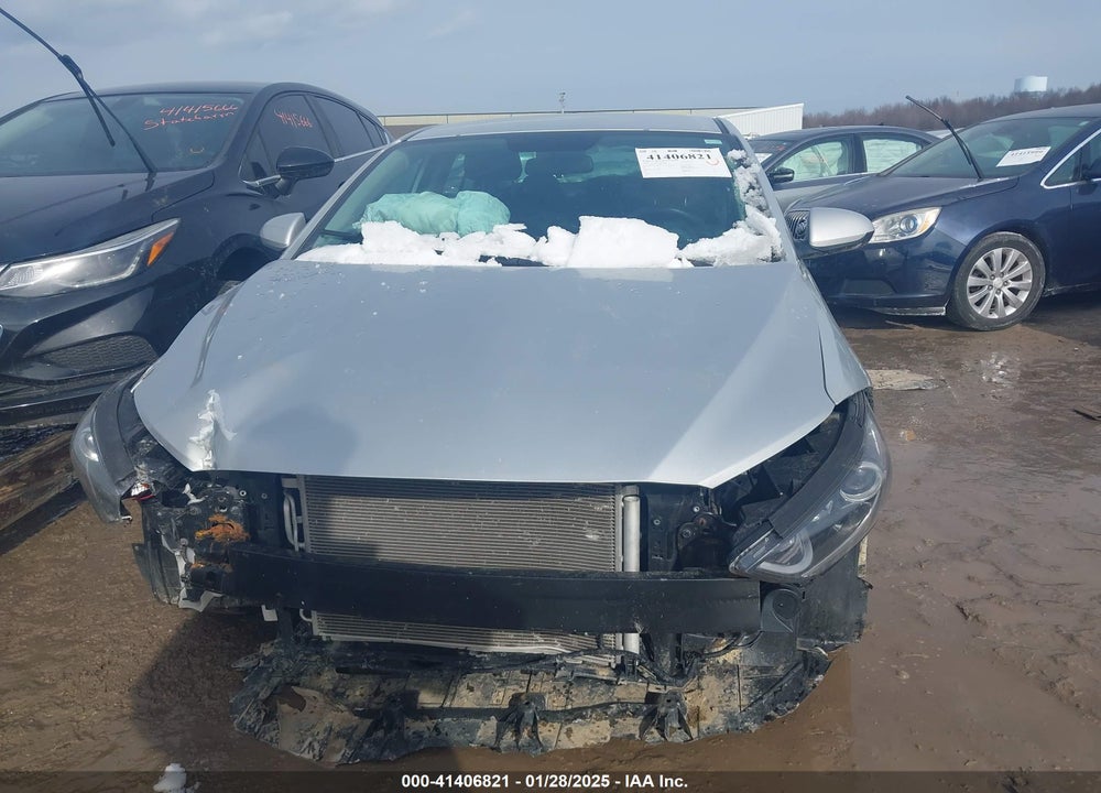 2018 HYUNDAI ELANTRA VIN: 5NPD84LF2JH222481