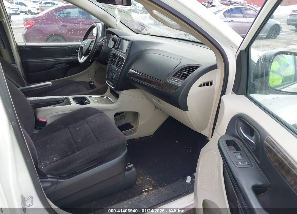 2011 DODGE GRAND CARAVAN CREW VIN: 2D4RN5DG0BR679261