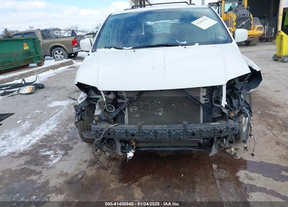 2011 DODGE GRAND CARAVAN CREW VIN: 2D4RN5DG0BR679261