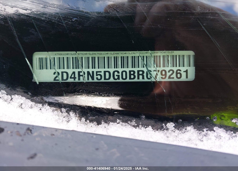 2011 DODGE GRAND CARAVAN CREW VIN: 2D4RN5DG0BR679261