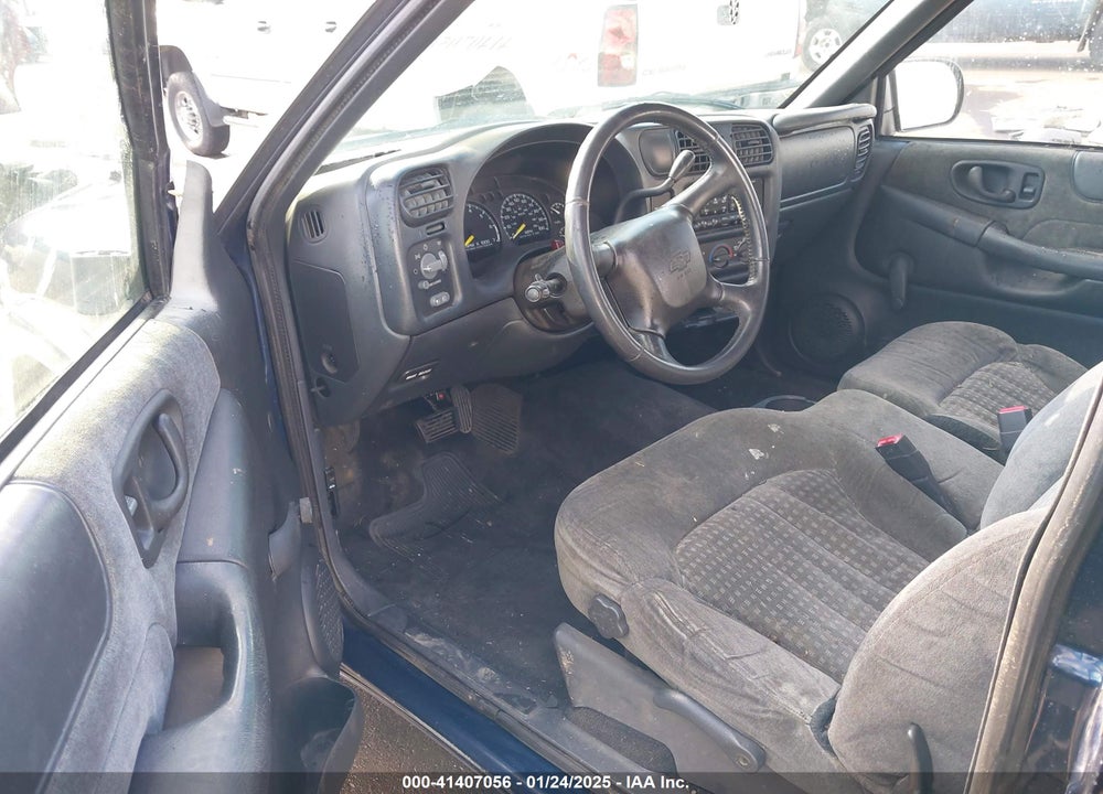 2001 CHEVROLET S-10 LS VIN: 1GCCS195518202802