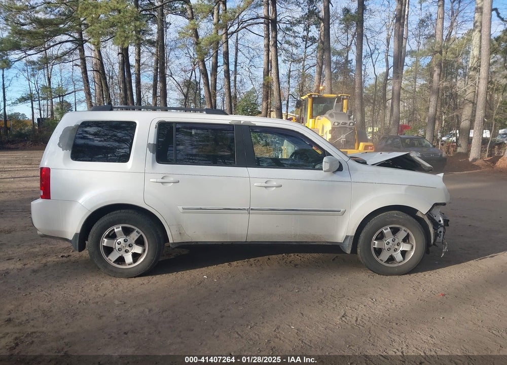 2011 HONDA PILOT TOURING VIN: 5FNYF4H96BB105979