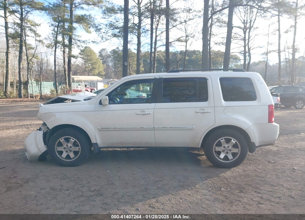 2011 HONDA PILOT TOURING VIN: 5FNYF4H96BB105979