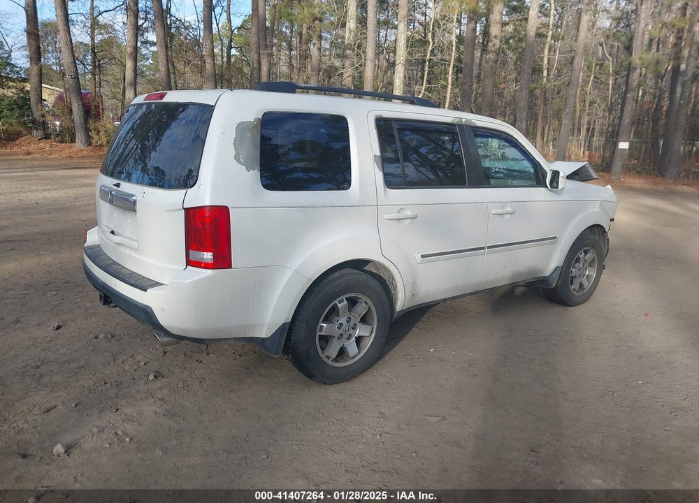2011 HONDA PILOT TOURING VIN: 5FNYF4H96BB105979
